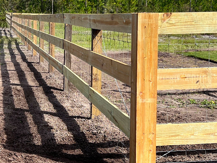 Wood fence contractor in the Northeast Florida area.