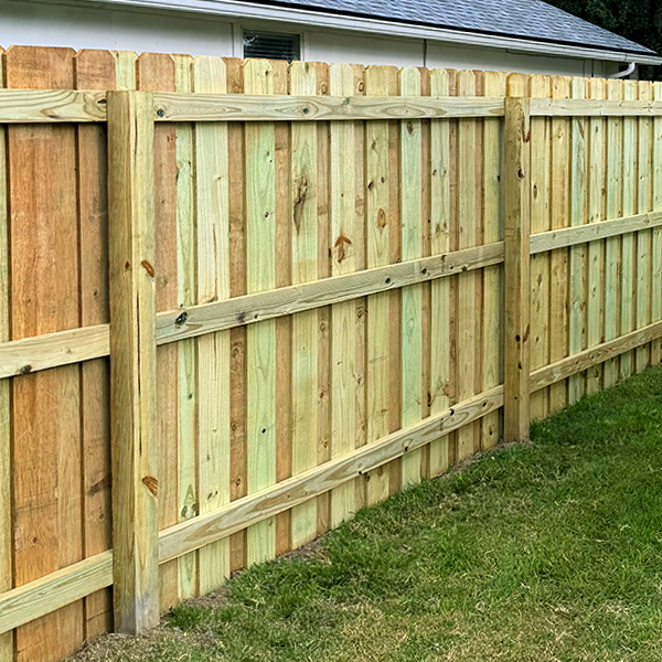 Wood fence contractor in Northeast Florida